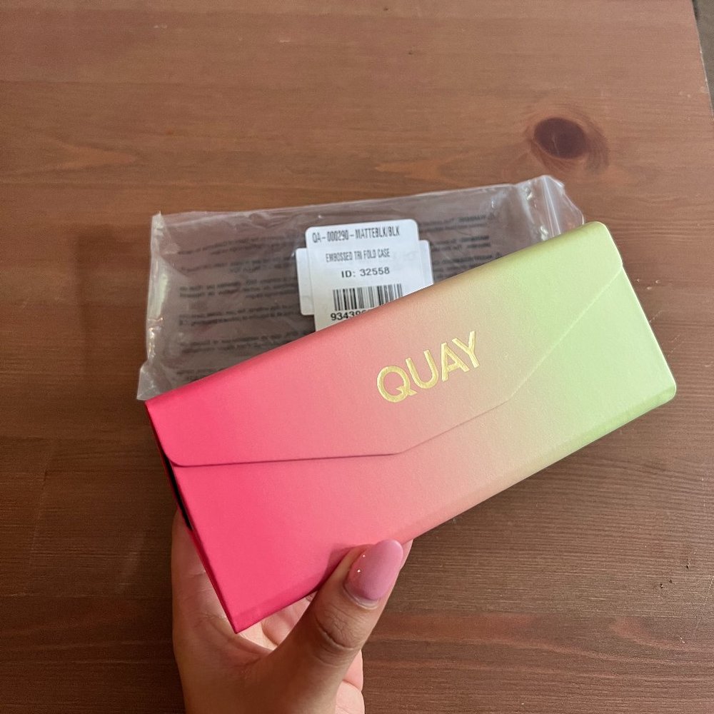QUAY EMBOSSED TRI FOLD CASE - LIMITED EDITION COLOR